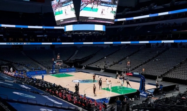  沃尔夫斯堡主场灯光故障延期比赛  