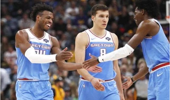  福克斯三双国王轻取雷霆  