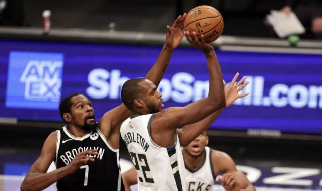  门兴格拉德巴赫逆风翻盘斩强敌  