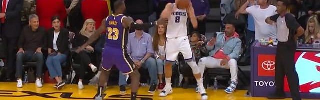  詹姆斯破纪录，湖人加时险胜国王  