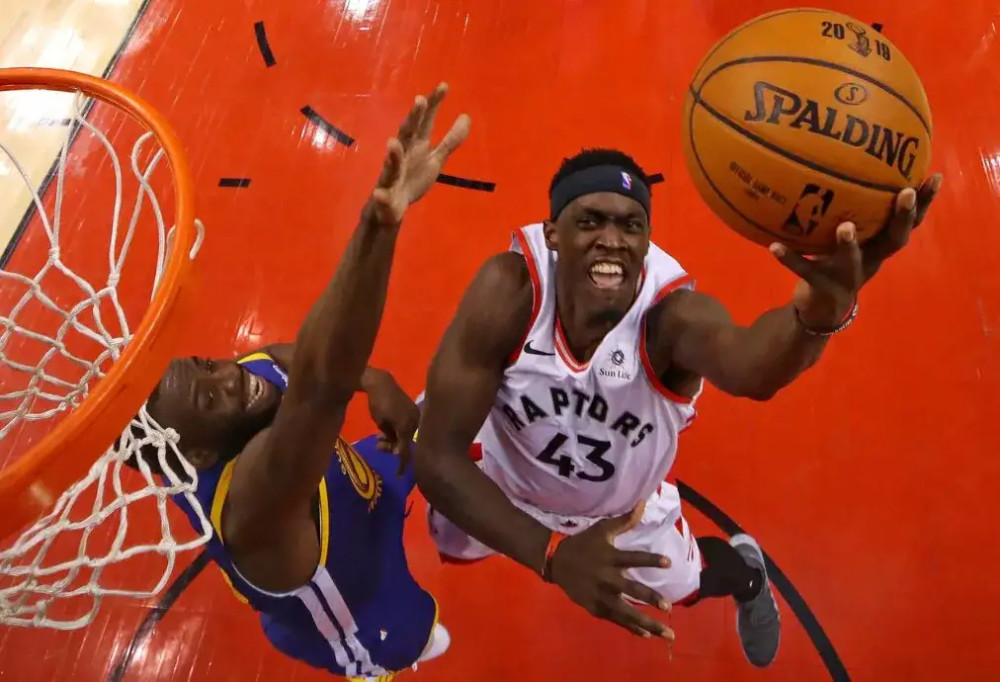  猛龙西亚卡姆里程碑，客场掀翻公牛  