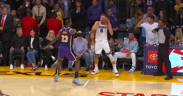  詹姆斯破纪录，湖人加时险胜国王  